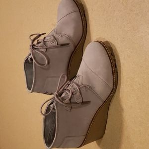 Like new Toms size 8 wedge bootie